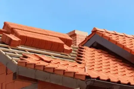 Pose et rénovation de toiture en tuiles à Berson